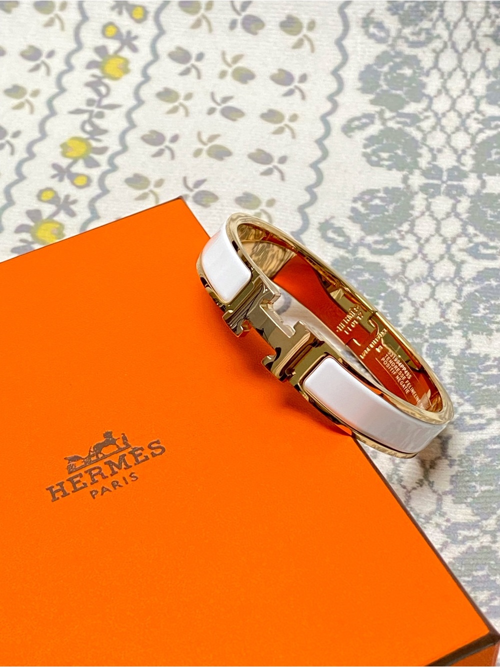 Hermès Clic H Narrow Enamel Bracelet in White and Gold